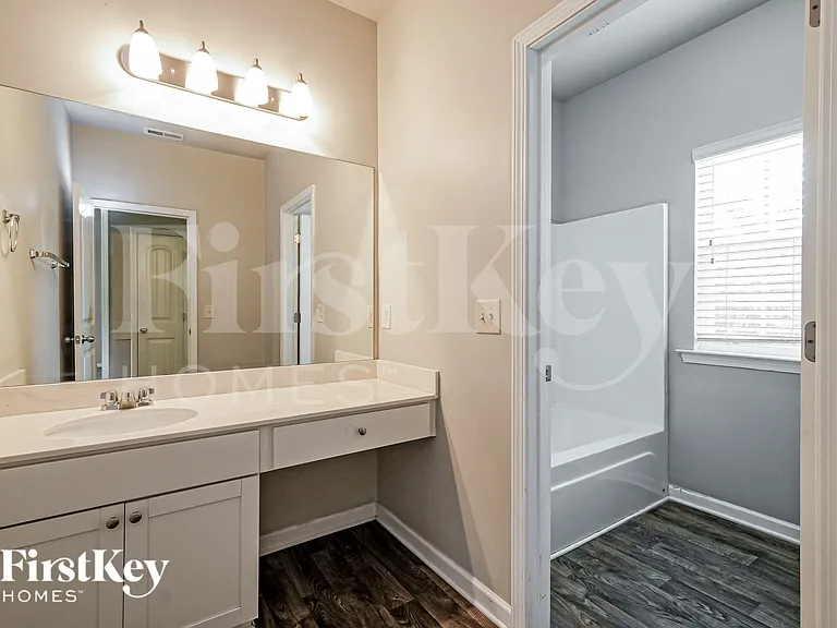 18 Samuel Way — Photo 17