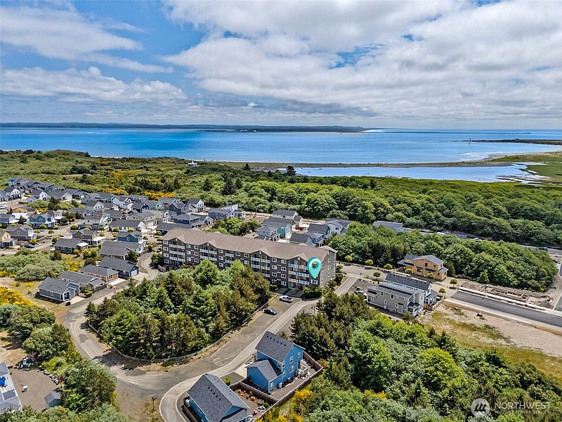 3rd image of 262 Oyhut Bay Boulevard SW #101