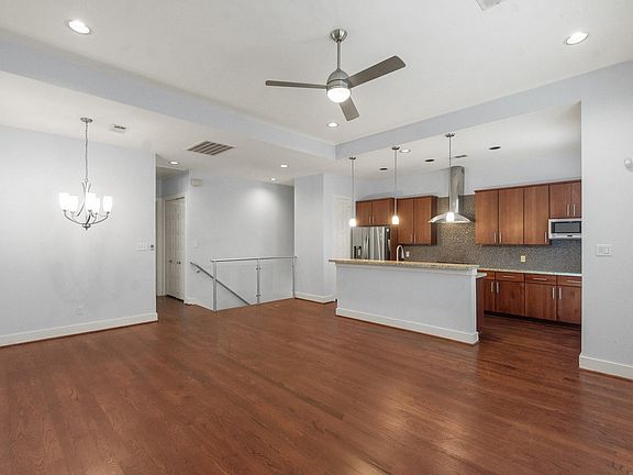 3rd image of 1815 Radcliffe St