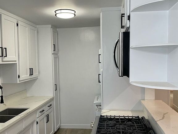4th image of 10909 Morrison St