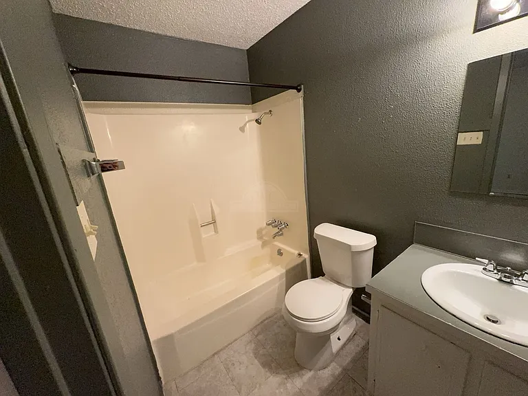 106 W Hoover St, Killeen — Photo 11