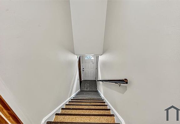 4th image of 217 Orange Ave #2R