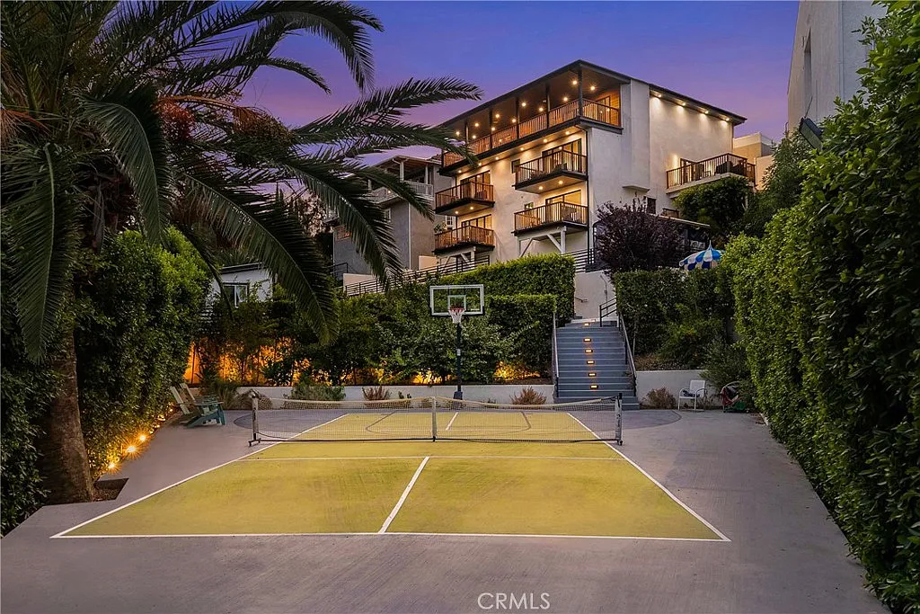 6 bed, 3802 sqft, $13,000 — Photo 1