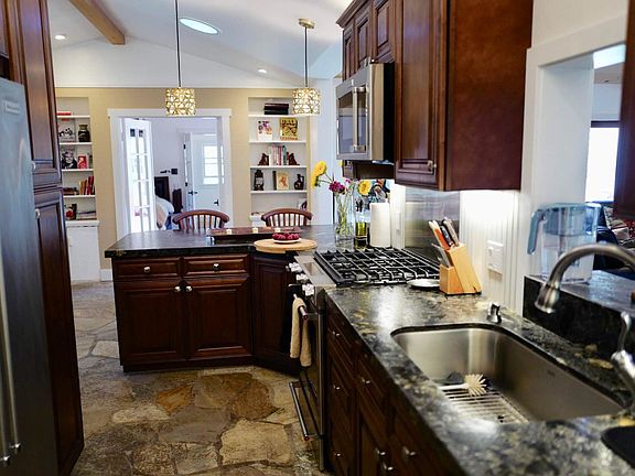 4th image of 23 Meadow Pl