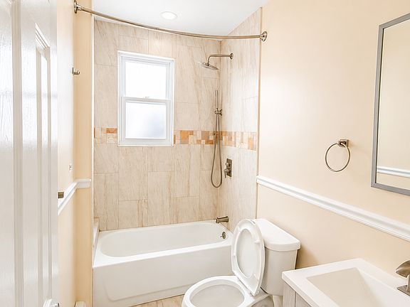3rd image of 251 Pine St Floor 1