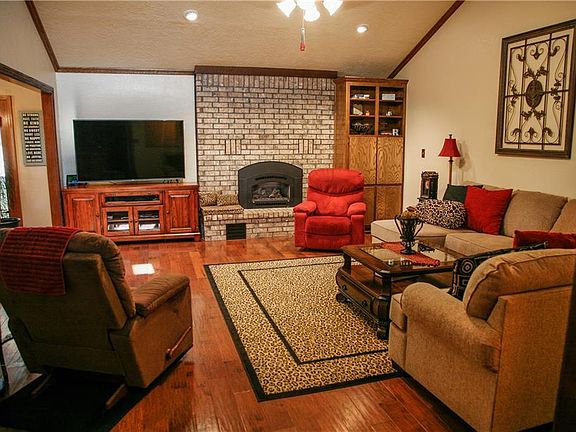 3rd image of 910 Jami Ln