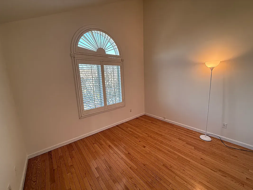 2 bed, 863 sqft, $2,995 — Photo 3