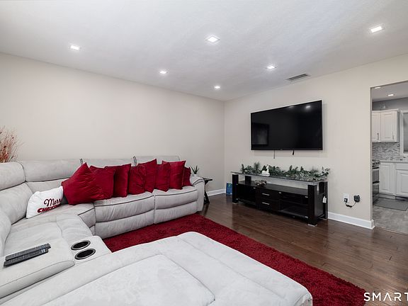 4th image of 76 Kenmore Avenue