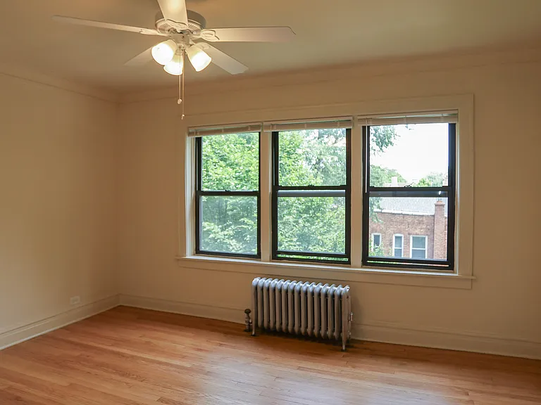 2958 N Seeley Ave #3 — Photo 3