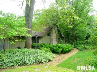 5085 Crestview Heights Ct, Bettendorf, IA 52722