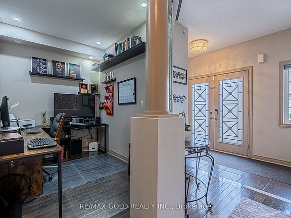 4th image of 83 Cookview Dr