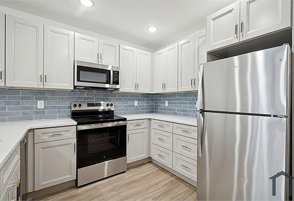 5th image of 2553 S Dewey St #1