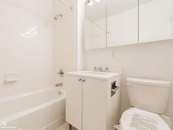 5th image of 45 Wall St APT 1414