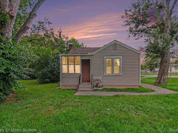 2089 Brady Ave, Burton, MI 48529