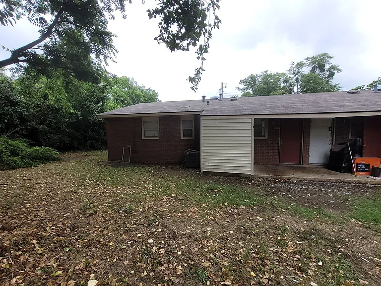 1519 Coffee Ct — Photo 9