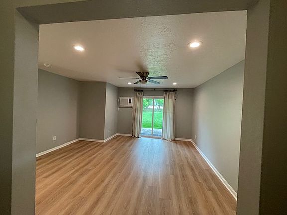 3rd image of 3103 Yost Blvd #B2