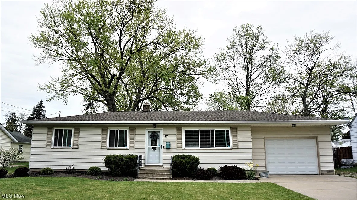 77 Outlook Dr photo 1