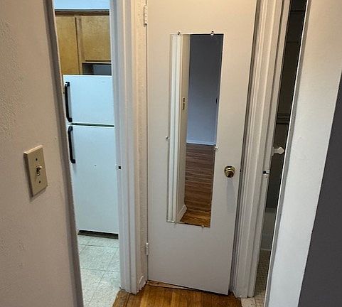 4th image of 327 W 30th St #5B