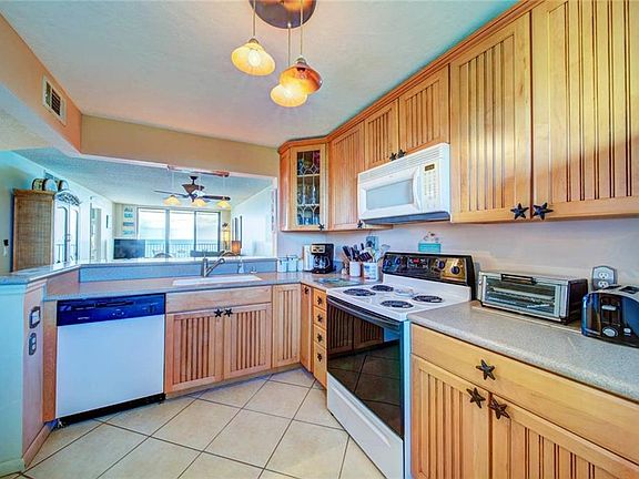 4th image of 7370 S Ocean Dr APT 812