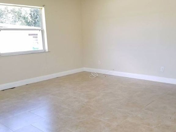4th image of 228 SE Prima Vista Blvd