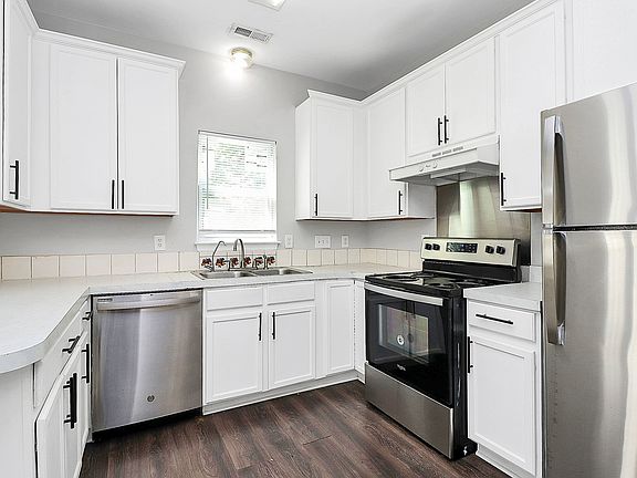 4th image of 3731 Bullard St