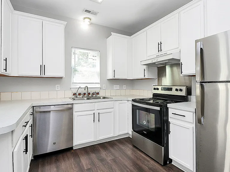 3731 Bullard St — Photo 4