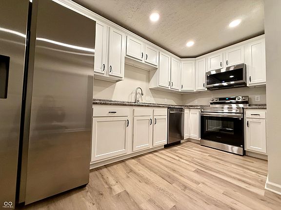 5th image of 706 Mill St