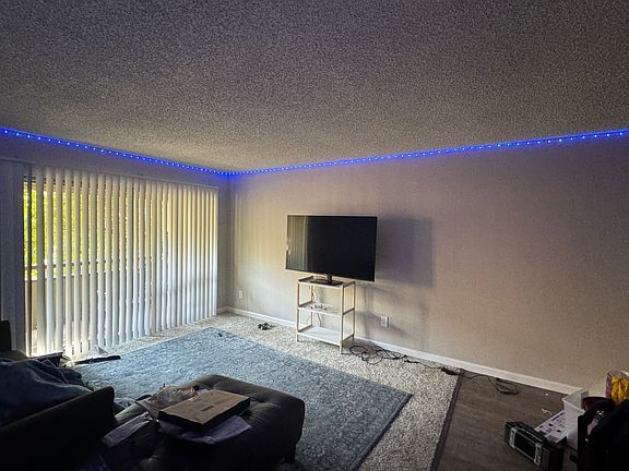 2nd image of 2076 Lucretia Ave