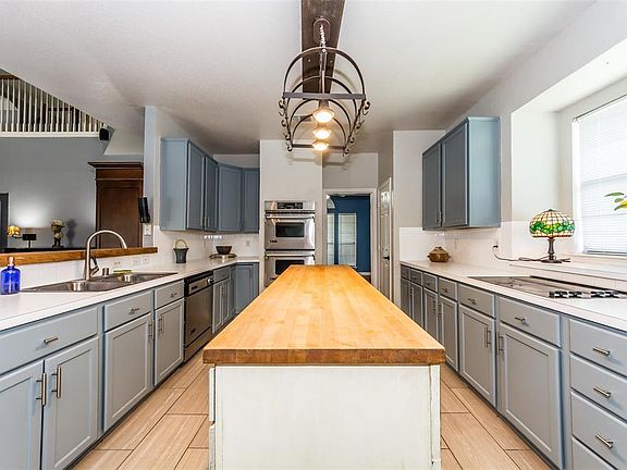 4th image of 300 Worchester Ln