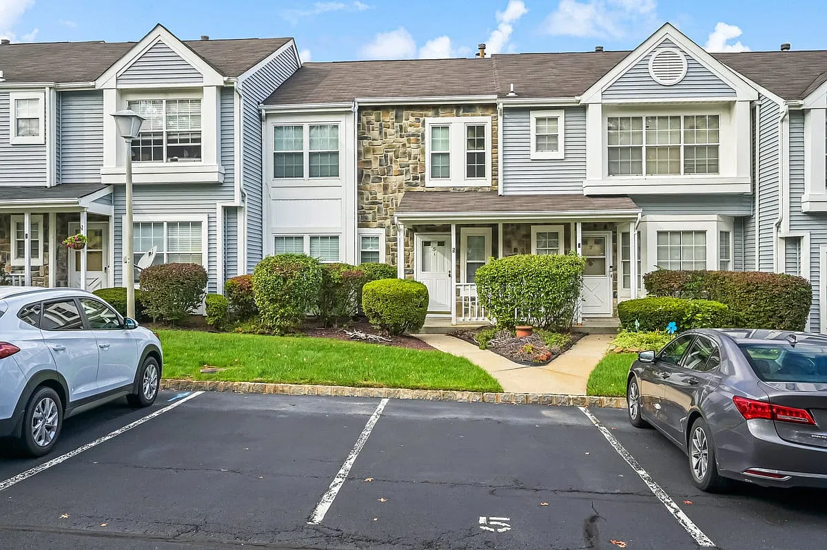 2 bed, 1.5 bath, 1216 sqft, $2,750 — Photo 3