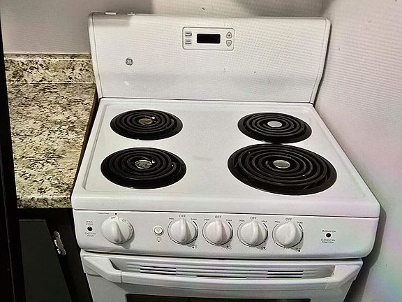 4th image of 754 Laflin St #E47042e27