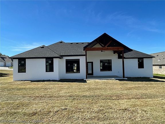 3rd image of 404 Stoneledge Dr