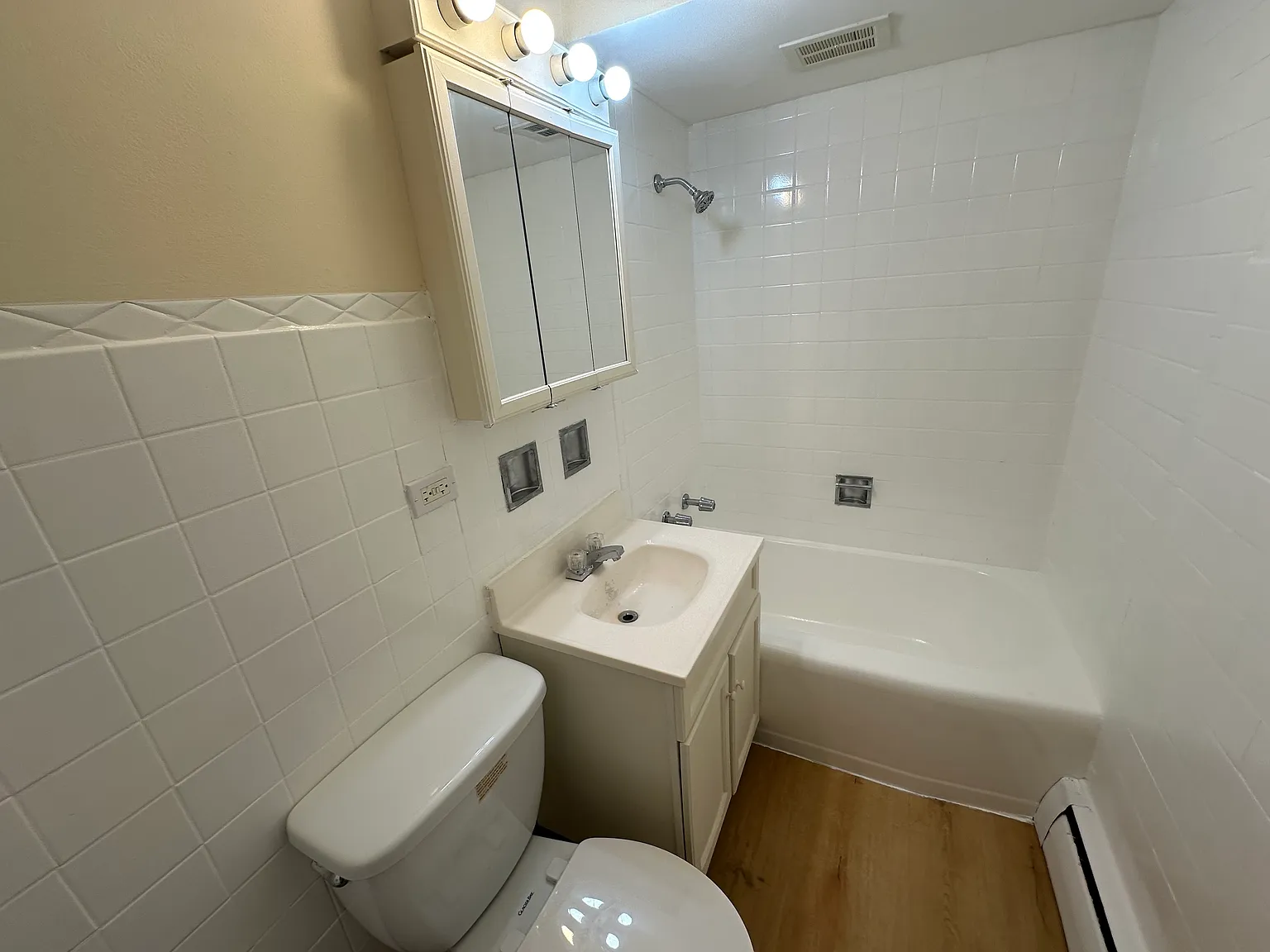 2 bed, 900 sqft, $1,300 — Photo 4