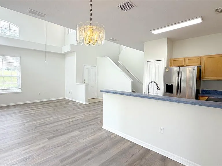 203 Madison Cir — Photo 11