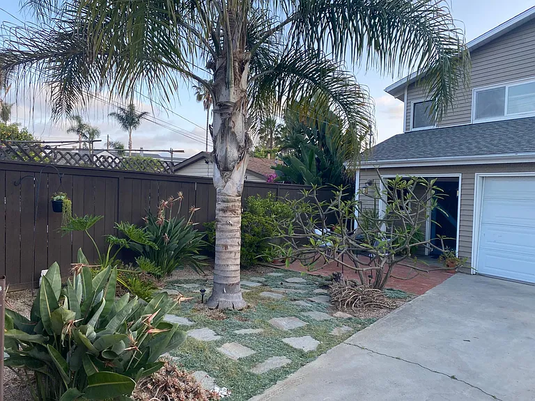 160 Melrose Ave — Photo 3