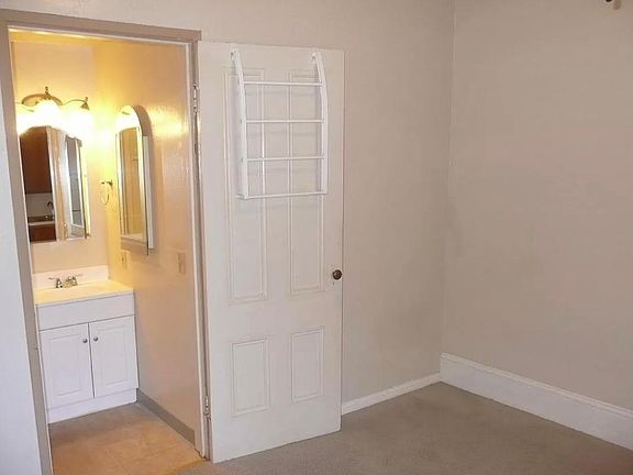 3rd image of 3486 E Clay Ave