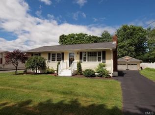 29 Iannotti Ln, Derby, CT 06418
