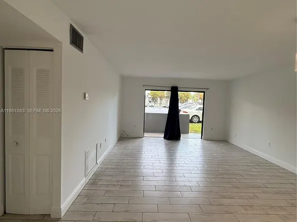 10431 N Kendall Dr APT D104, Miami, FL 33176