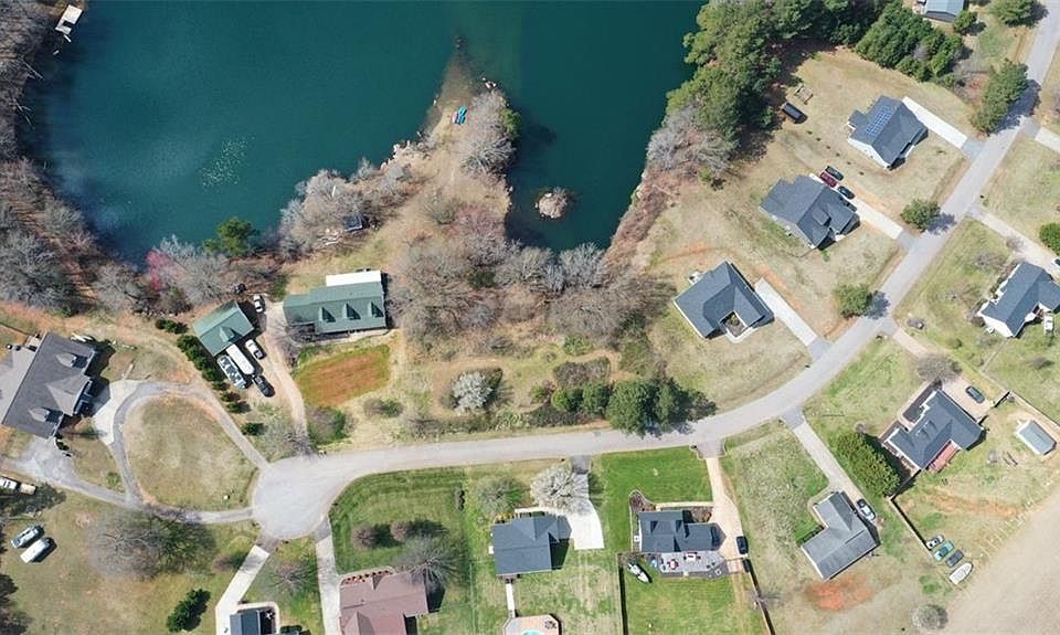 1st image of 118 Fleet Dr