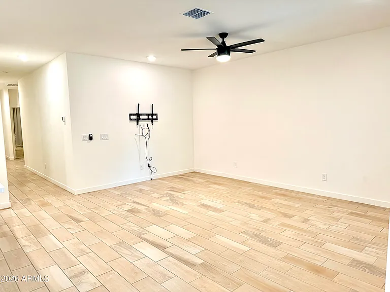 948 E Wiley Way — Photo 7