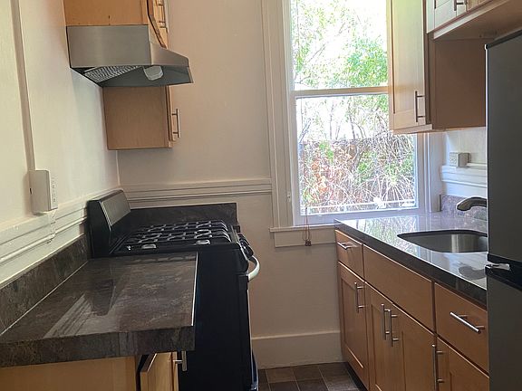 3rd image of 860 Bush St #304