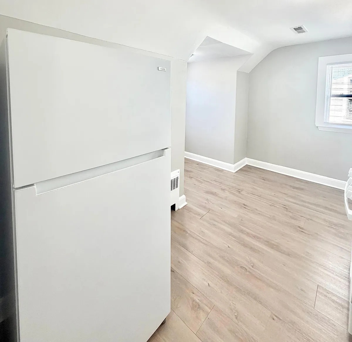 Building Photo - 383 Newhall St #2