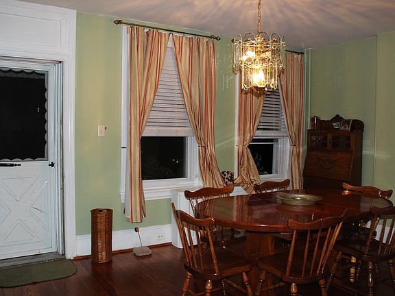Dining Room - Since been painted beige