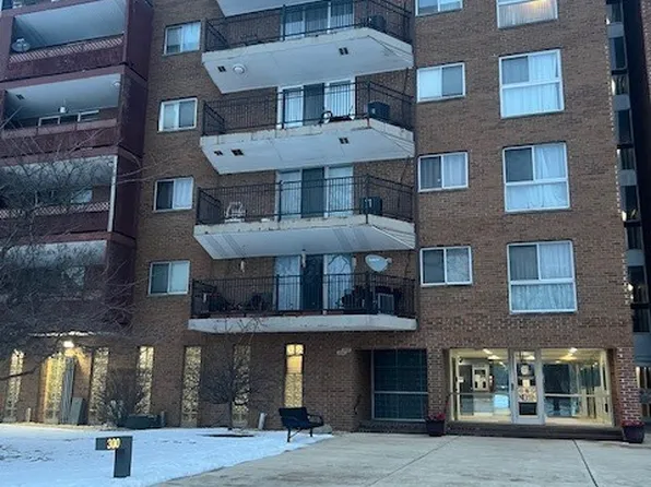 300 Park Ave APT 437, Calumet City, IL 60409