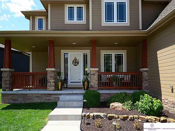 2nd image of 404 S 198th St