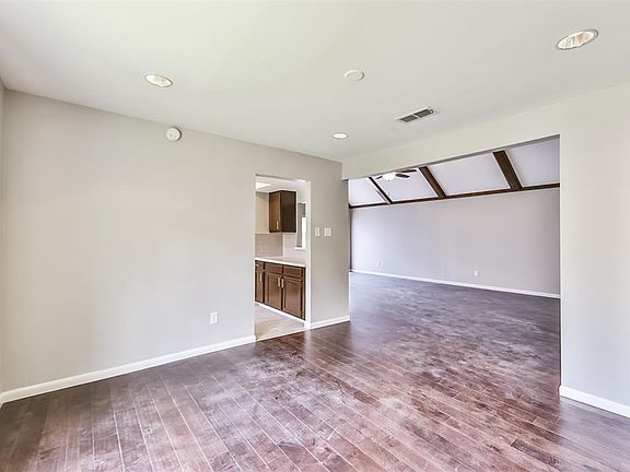 4th image of 2611 Yorktown Ln #5