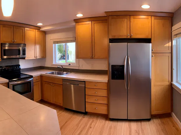 2423 NW 58th St APT 3, Seattle, WA 98107