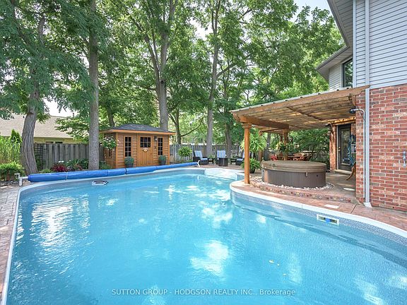 3rd image of 103 Carriage Hill Dr