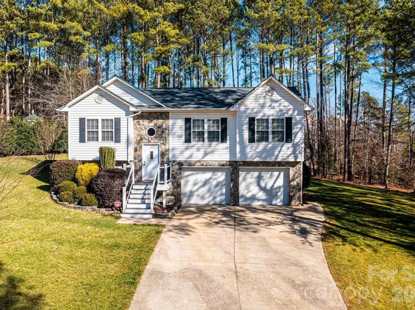 4984 Addison Ln, Hickory, NC 28601