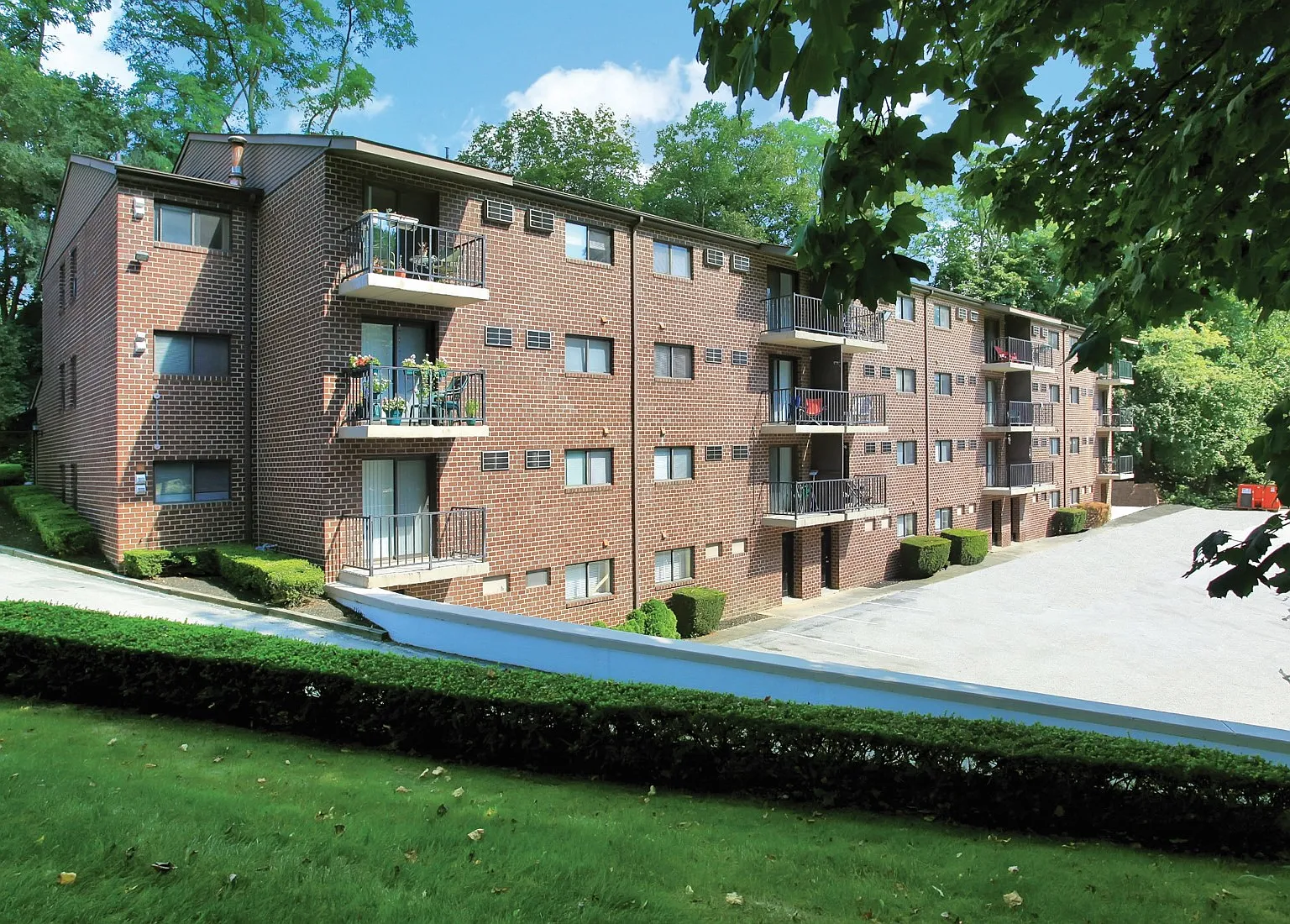 Glen Manor — Photo 3